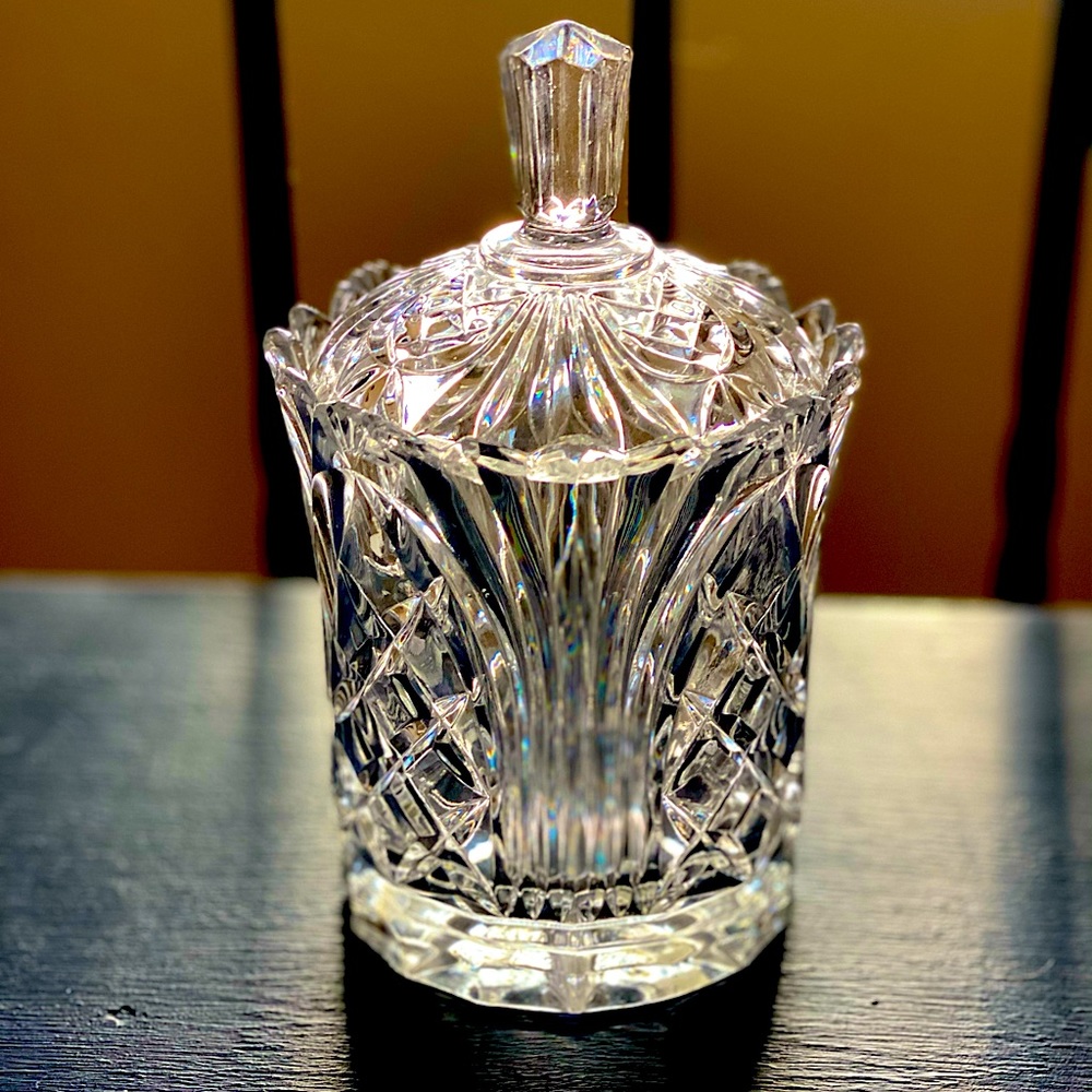 VINTAGE CUT CRYSTAL CLEAR. CANDY DISH